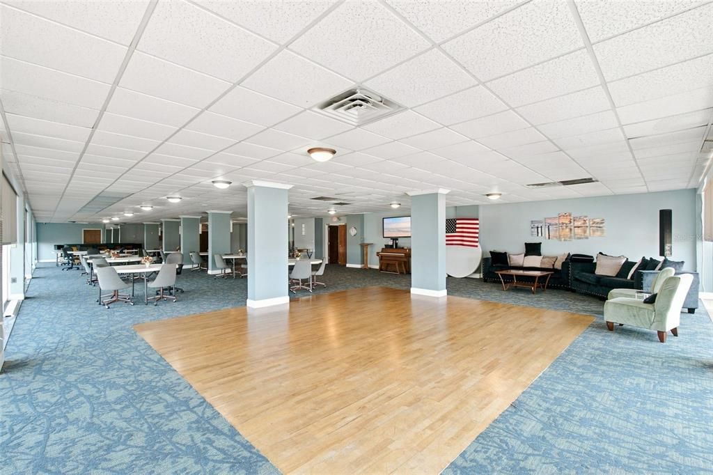 For Sale: $165,000 (1 beds, 1 baths, 822 Square Feet)