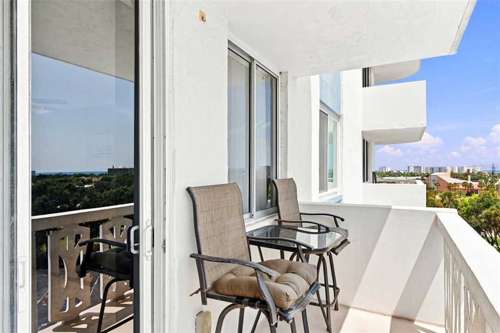 For Sale: $165,000 (1 beds, 1 baths, 822 Square Feet)
