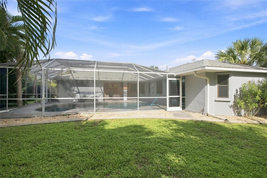 На продажу: $389,900 (3 спален, 2 ванн, 1987 Квадратных фут)