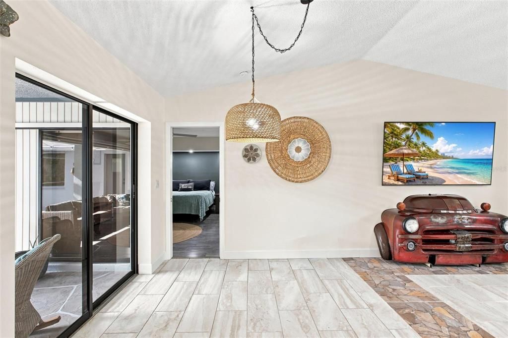 На продажу: $389,900 (3 спален, 2 ванн, 1987 Квадратных фут)