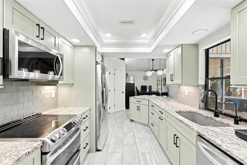 На продажу: $389,900 (3 спален, 2 ванн, 1987 Квадратных фут)