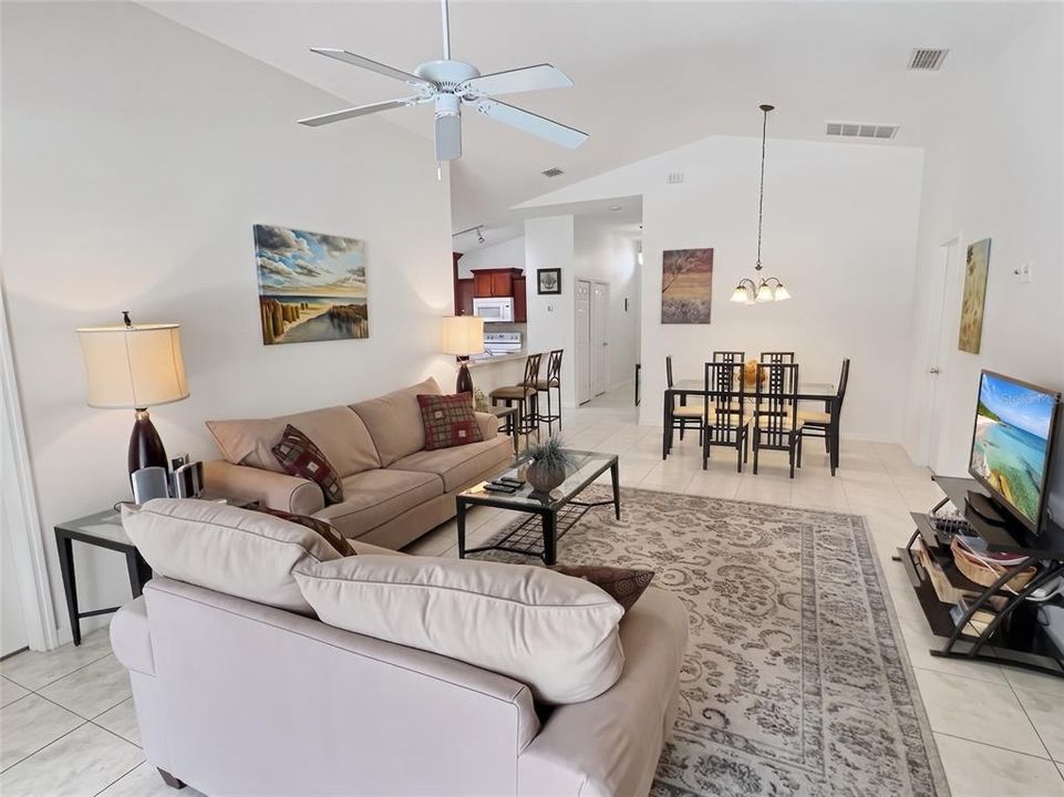 En Venta: $365,000 (5 camas, 3 baños, 1680 Pies cuadrados)