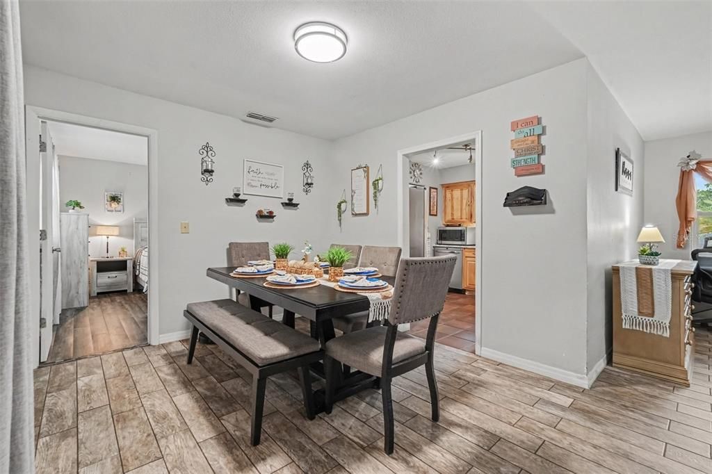 For Sale: $255,000 (2 beds, 2 baths, 1102 Square Feet)