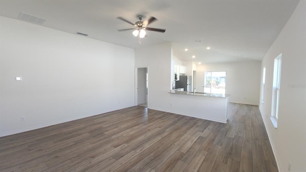 Active With Contract: $1,765 (3 beds, 2 baths, 1211 Square Feet)