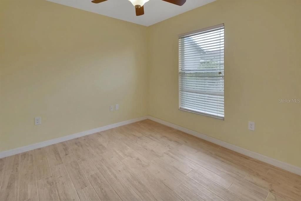For Sale: $195,000 (2 beds, 2 baths, 939 Square Feet)