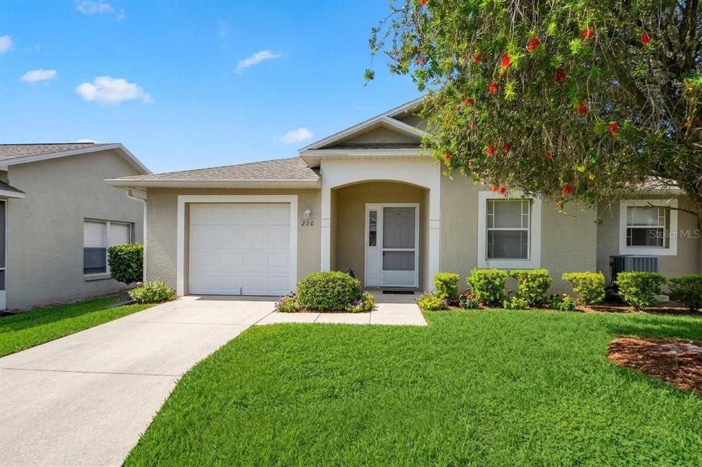 For Sale: $195,000 (2 beds, 2 baths, 939 Square Feet)