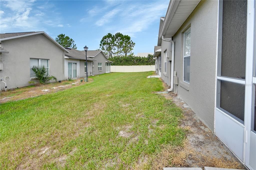 For Sale: $195,000 (2 beds, 2 baths, 939 Square Feet)