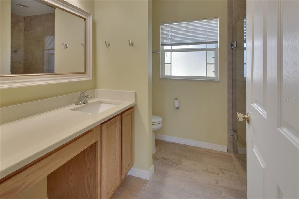 For Sale: $195,000 (2 beds, 2 baths, 939 Square Feet)