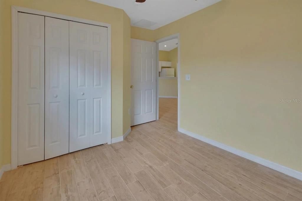 For Sale: $195,000 (2 beds, 2 baths, 939 Square Feet)