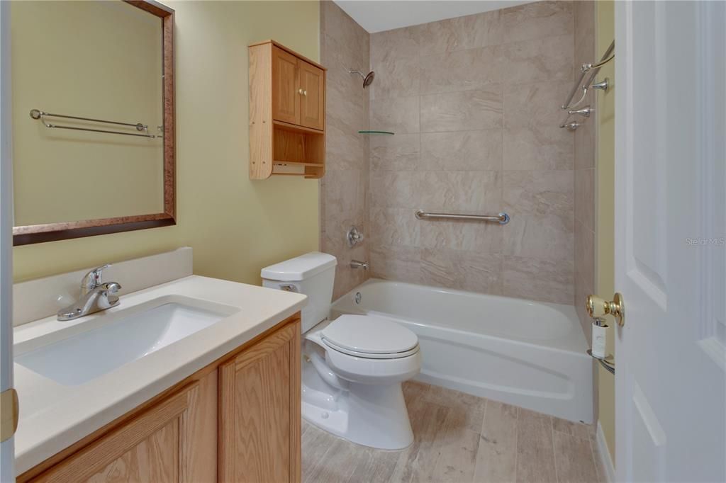 For Sale: $195,000 (2 beds, 2 baths, 939 Square Feet)