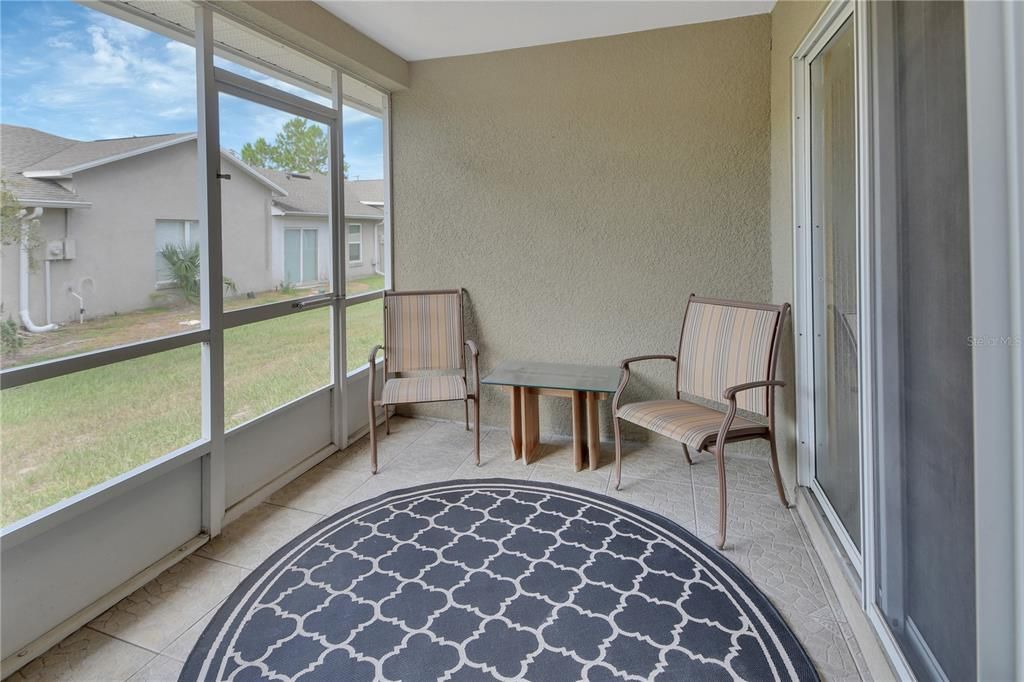 For Sale: $195,000 (2 beds, 2 baths, 939 Square Feet)