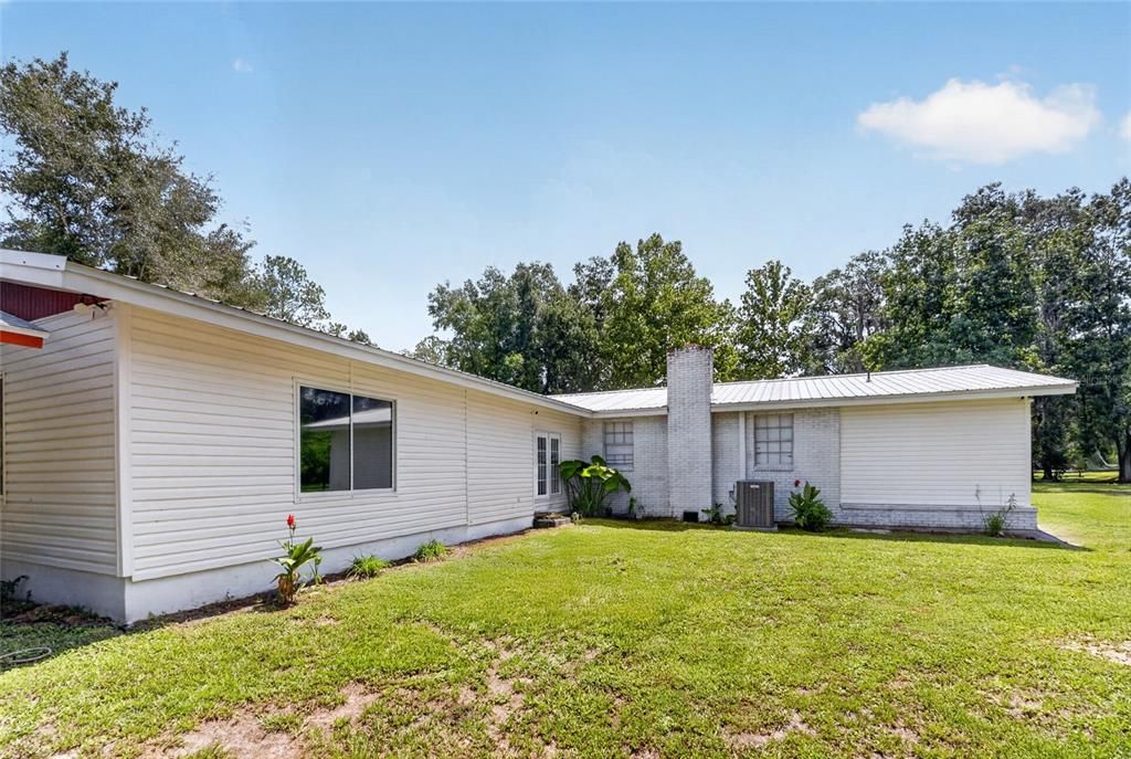 For Sale: $460,000 (4 beds, 2 baths, 2900 Square Feet)