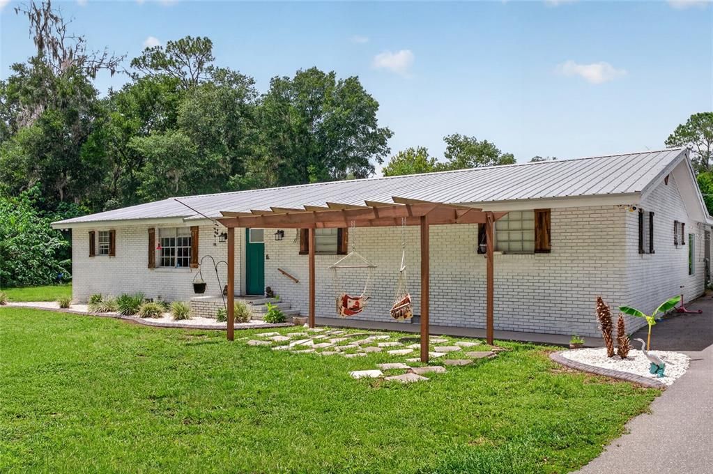 For Sale: $460,000 (4 beds, 2 baths, 2900 Square Feet)