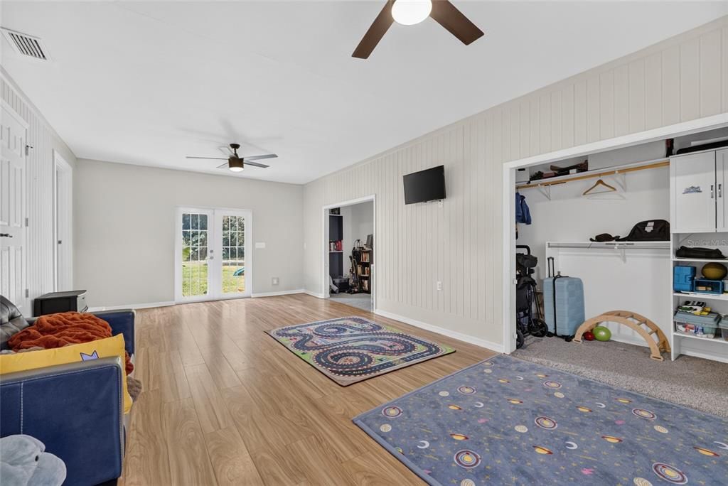 For Sale: $460,000 (4 beds, 2 baths, 2900 Square Feet)
