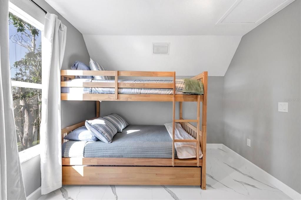 В аренду: $175 (3 спален, 2 ванн, 1152 Квадратных фут)