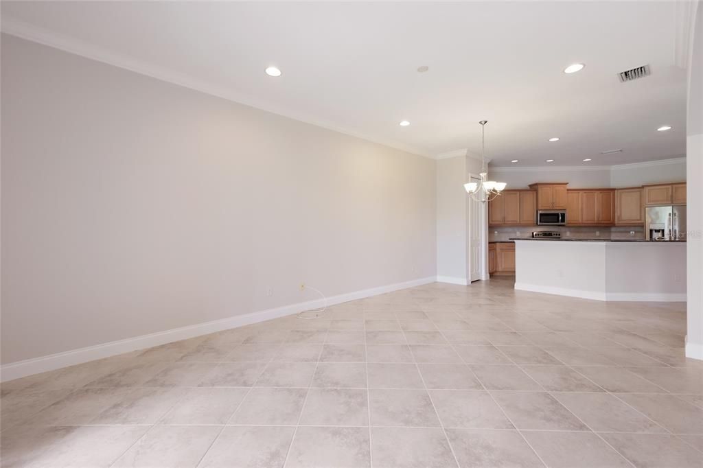 En Venta: $349,900 (2 camas, 2 baños, 1758 Pies cuadrados)