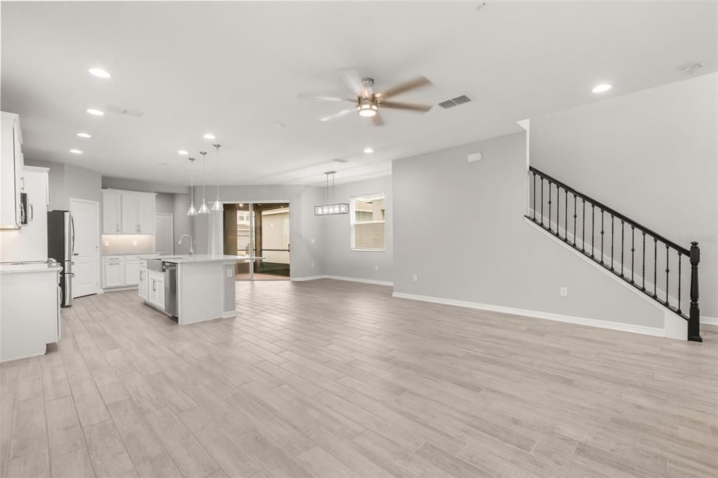 En Venta: $474,900 (4 camas, 3 baños, 2899 Pies cuadrados)