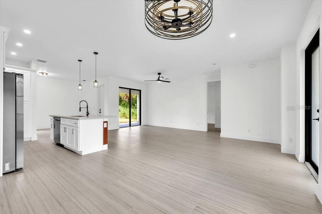 For Sale: $300,000 (3 beds, 2 baths, 1653 Square Feet)