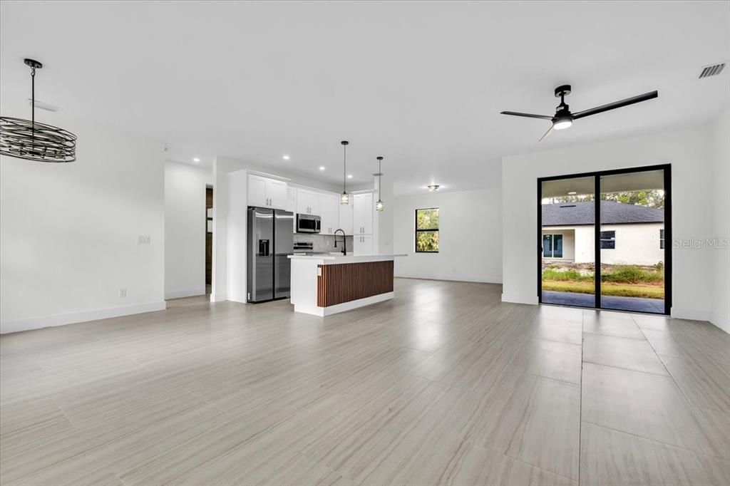 For Sale: $300,000 (3 beds, 2 baths, 1653 Square Feet)