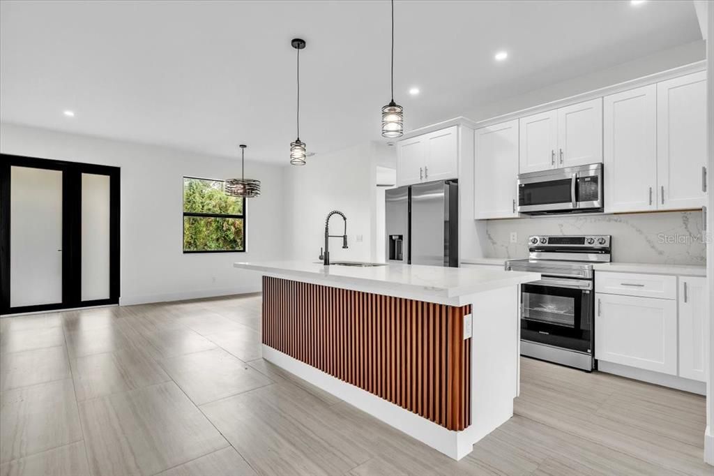For Sale: $300,000 (3 beds, 2 baths, 1653 Square Feet)