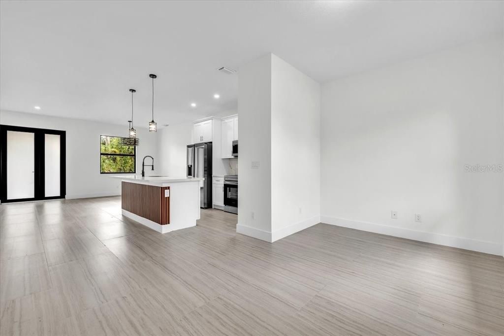 For Sale: $300,000 (3 beds, 2 baths, 1653 Square Feet)