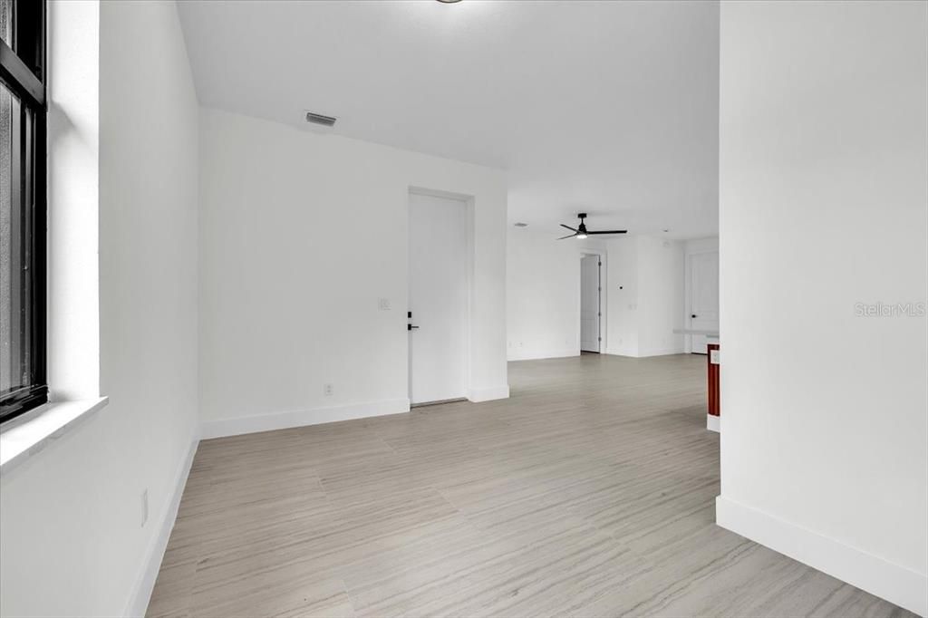 For Sale: $300,000 (3 beds, 2 baths, 1653 Square Feet)