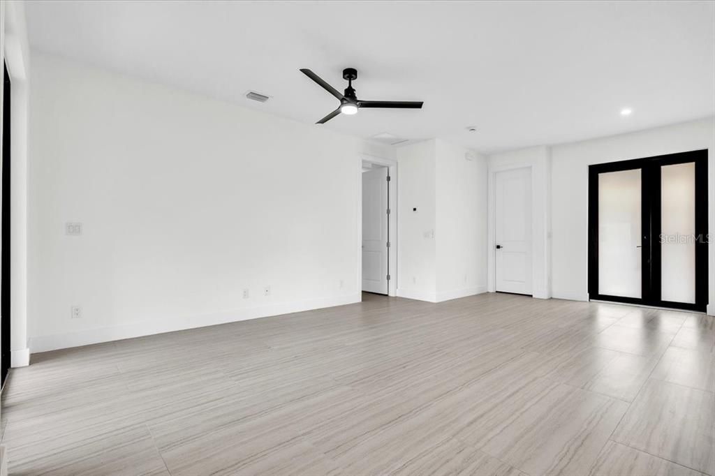 For Sale: $300,000 (3 beds, 2 baths, 1653 Square Feet)