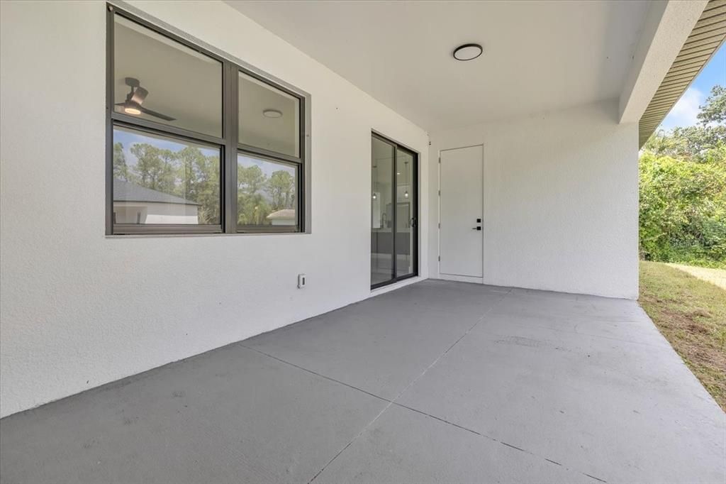 For Sale: $300,000 (3 beds, 2 baths, 1653 Square Feet)