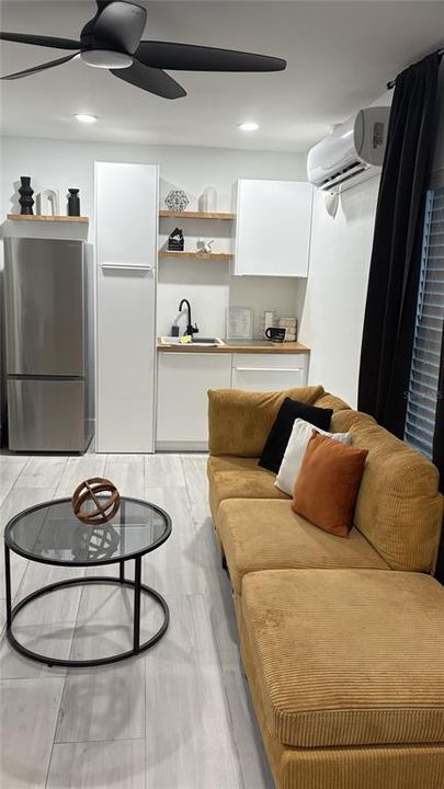 For Rent: $1,250 (0 beds, 1 baths, 400 Square Feet)