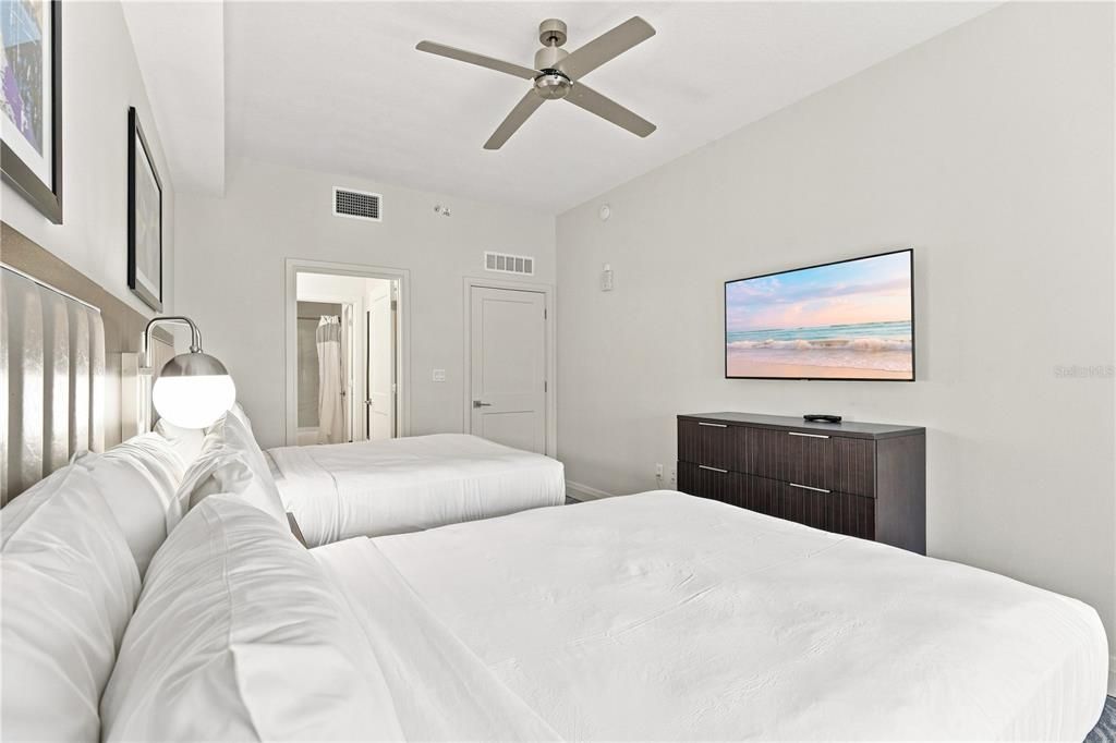 For Sale: $180,000 (2 beds, 2 baths, 1265 Square Feet)