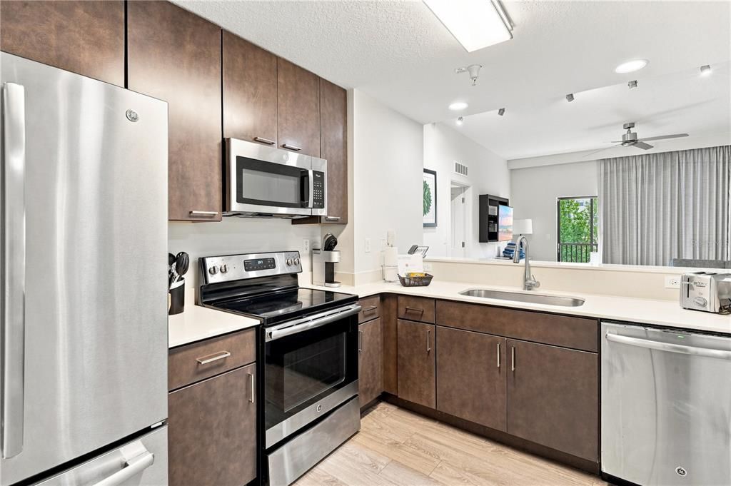 For Sale: $180,000 (2 beds, 2 baths, 1265 Square Feet)