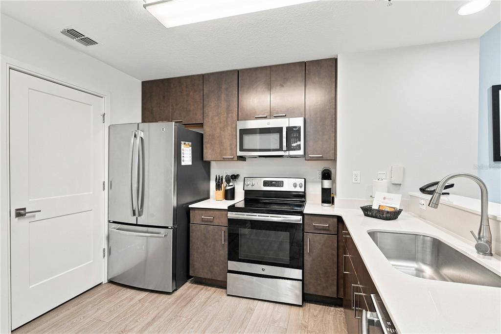 For Sale: $180,000 (2 beds, 2 baths, 1265 Square Feet)
