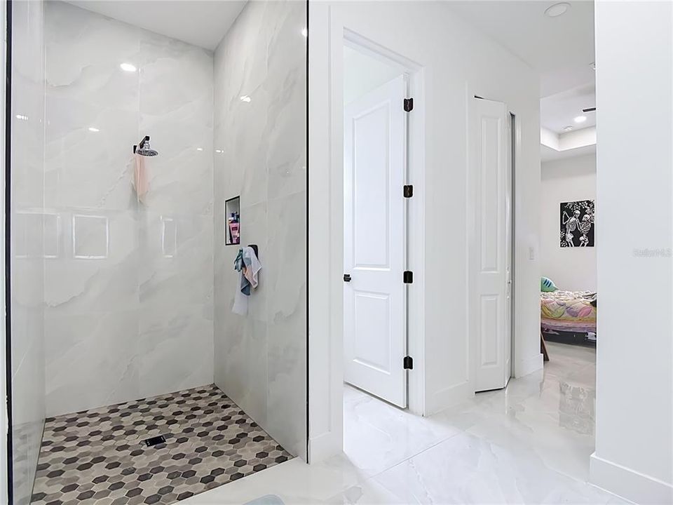 For Sale: $413,600 (4 beds, 2 baths, 1643 Square Feet)