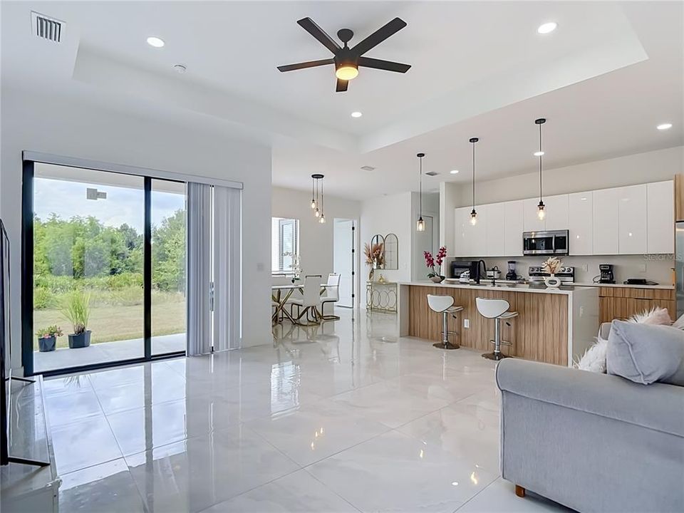 For Sale: $413,600 (4 beds, 2 baths, 1643 Square Feet)