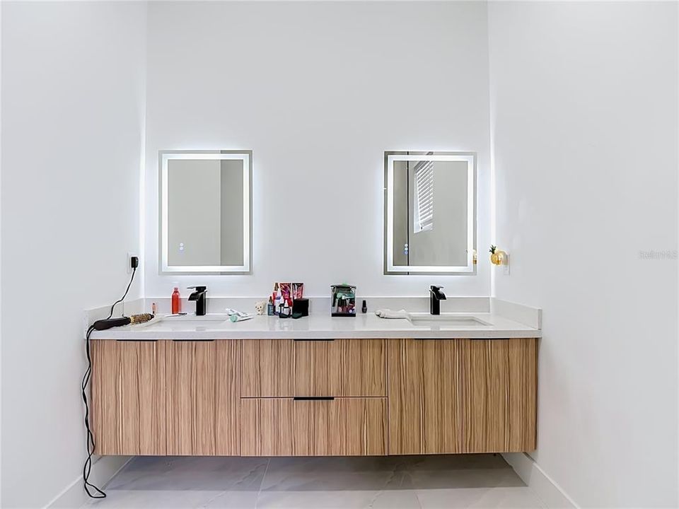 For Sale: $413,600 (4 beds, 2 baths, 1643 Square Feet)