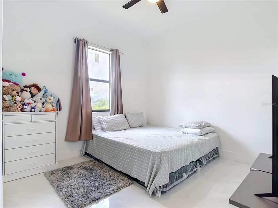 For Sale: $413,600 (4 beds, 2 baths, 1643 Square Feet)