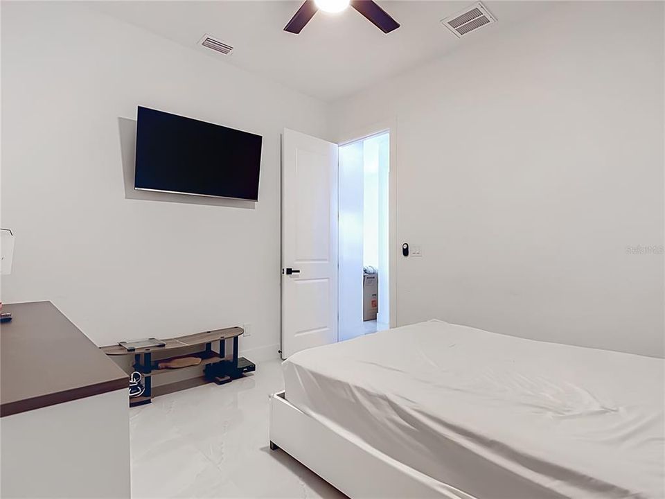 For Sale: $413,600 (4 beds, 2 baths, 1643 Square Feet)
