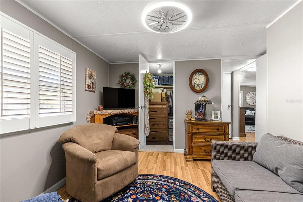 For Sale: $158,500 (2 beds, 1 baths, 768 Square Feet)