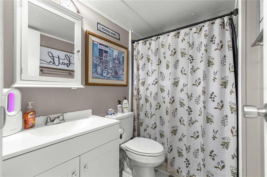 For Sale: $158,500 (2 beds, 1 baths, 768 Square Feet)