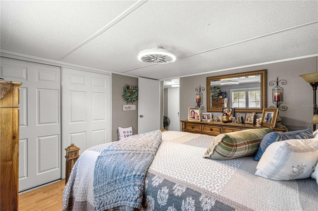 For Sale: $158,500 (2 beds, 1 baths, 768 Square Feet)