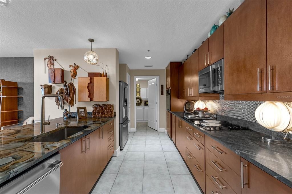 For Rent: $4,450 (2 beds, 2 baths, 2005 Square Feet)