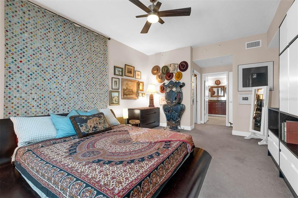 For Rent: $4,450 (2 beds, 2 baths, 2005 Square Feet)