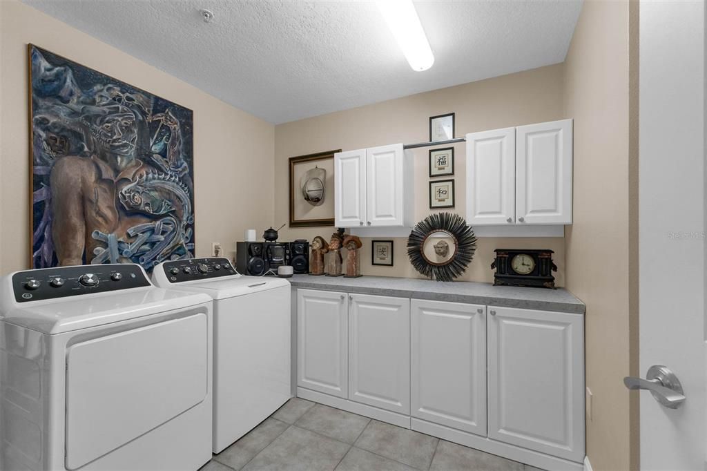 For Rent: $4,450 (2 beds, 2 baths, 2005 Square Feet)