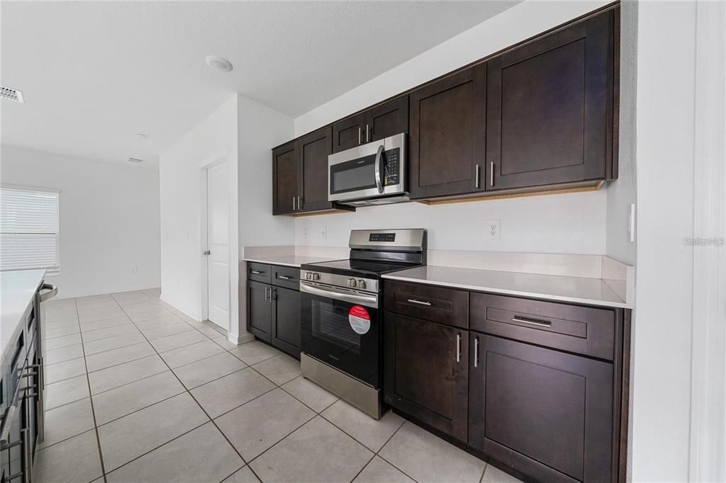 En Venta: $325,000 (4 camas, 2 baños, 1879 Pies cuadrados)