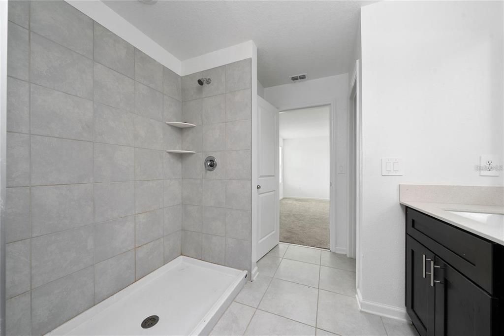 En Venta: $325,000 (4 camas, 2 baños, 1879 Pies cuadrados)