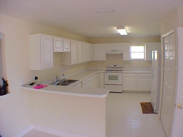 For Rent: $3,000 (5 beds, 2 baths, 2981 Square Feet)