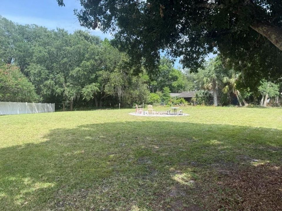 For Rent: $3,000 (5 beds, 2 baths, 2981 Square Feet)