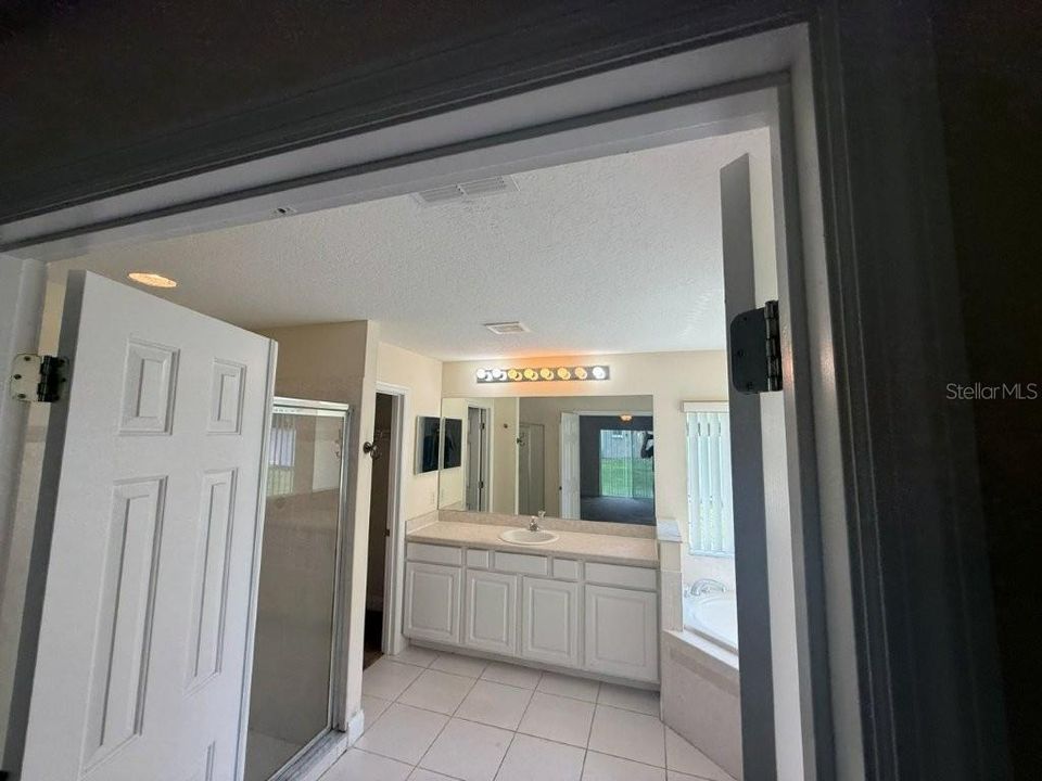 For Rent: $3,000 (5 beds, 2 baths, 2981 Square Feet)