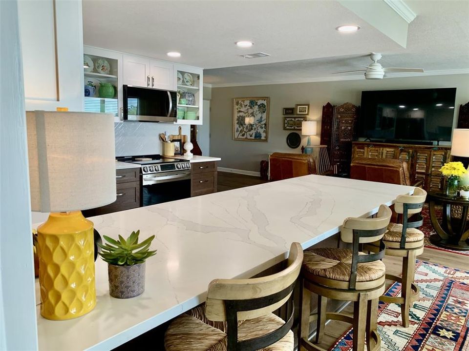 For Sale: $299,995 (3 beds, 2 baths, 1600 Square Feet)