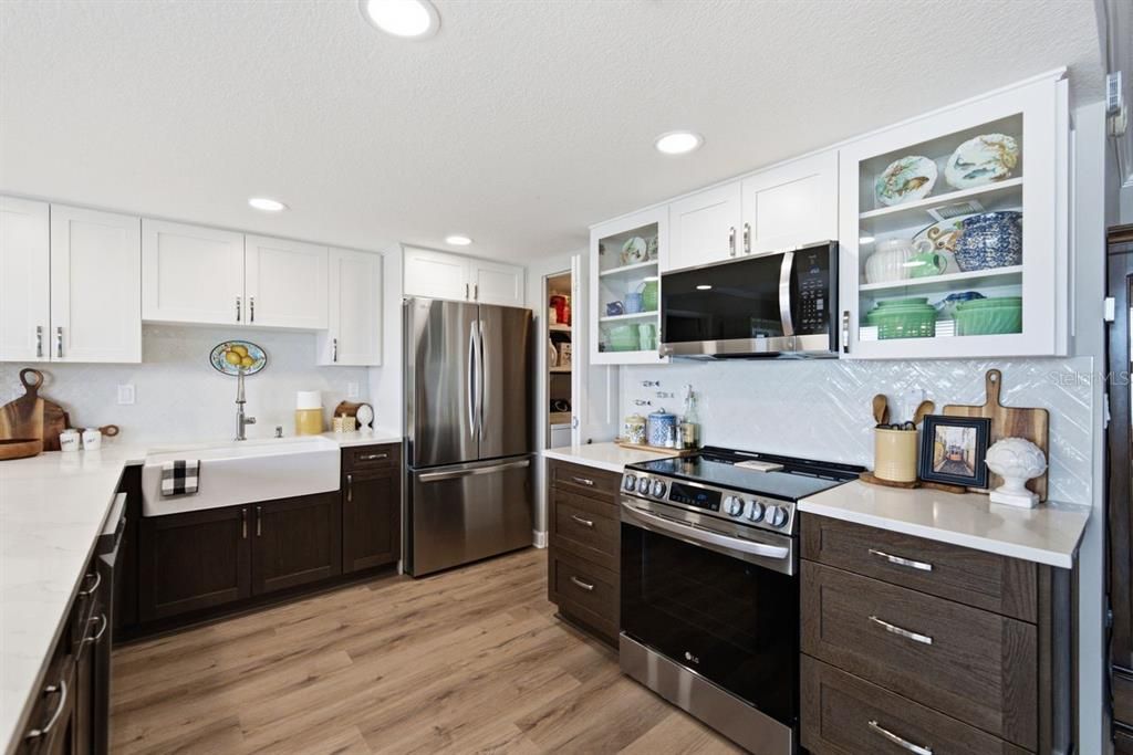 For Sale: $299,995 (3 beds, 2 baths, 1600 Square Feet)